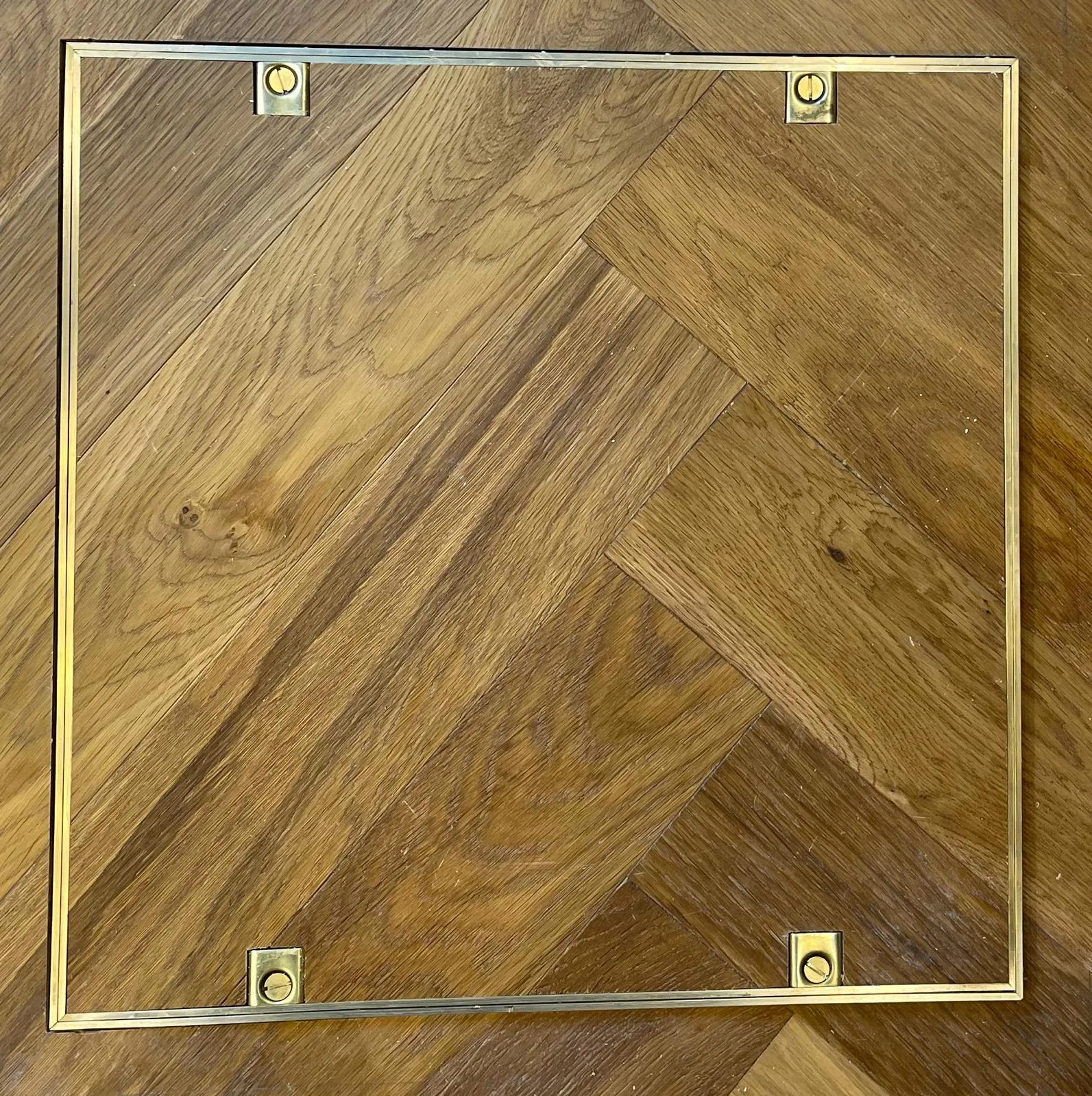 Engendered oak - Access panel herringbone inlay