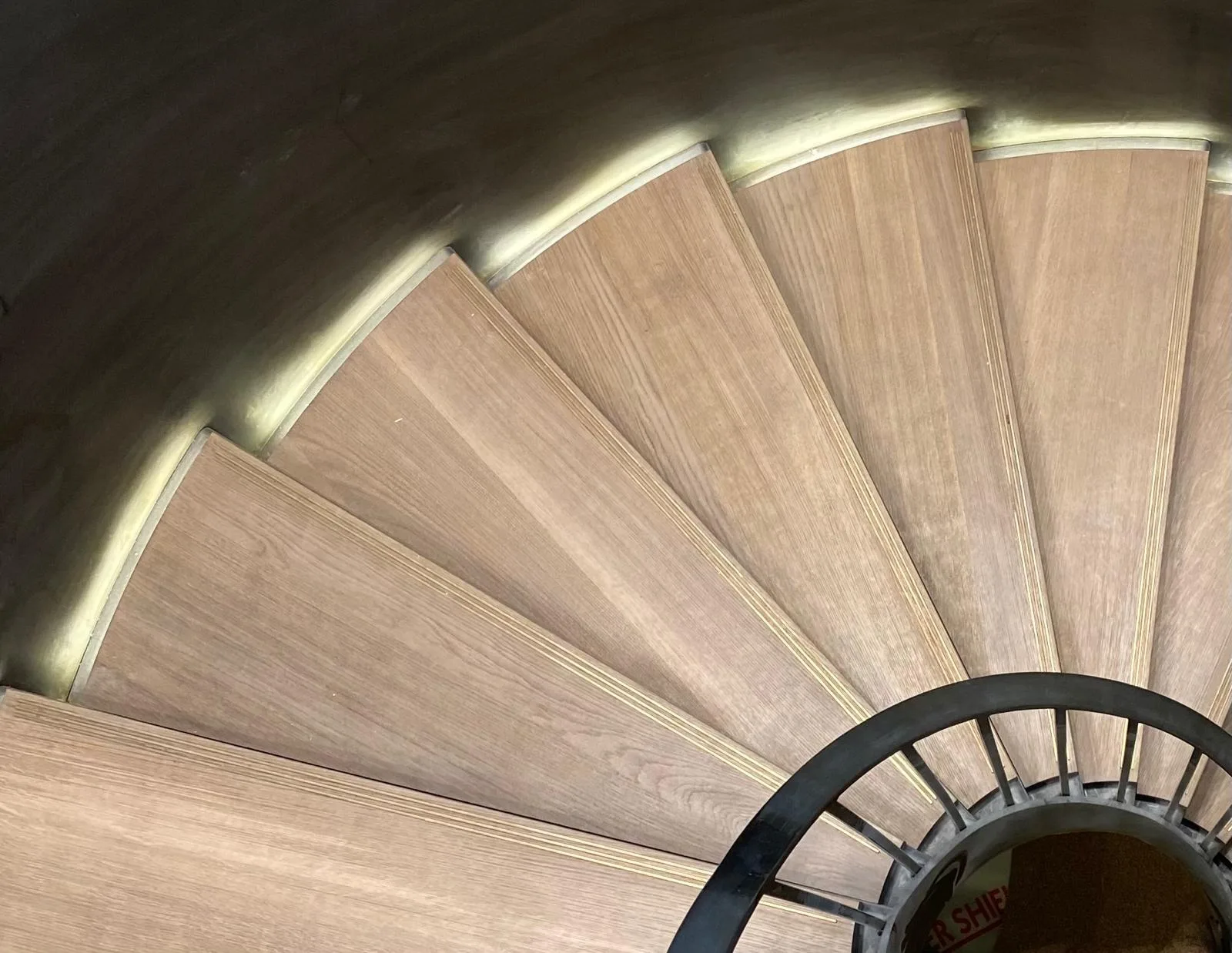 Solid oak - spiral steps brass trim inlay