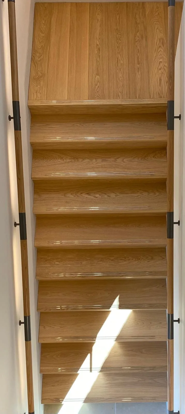 Solid oak - steps stainless steel inlay