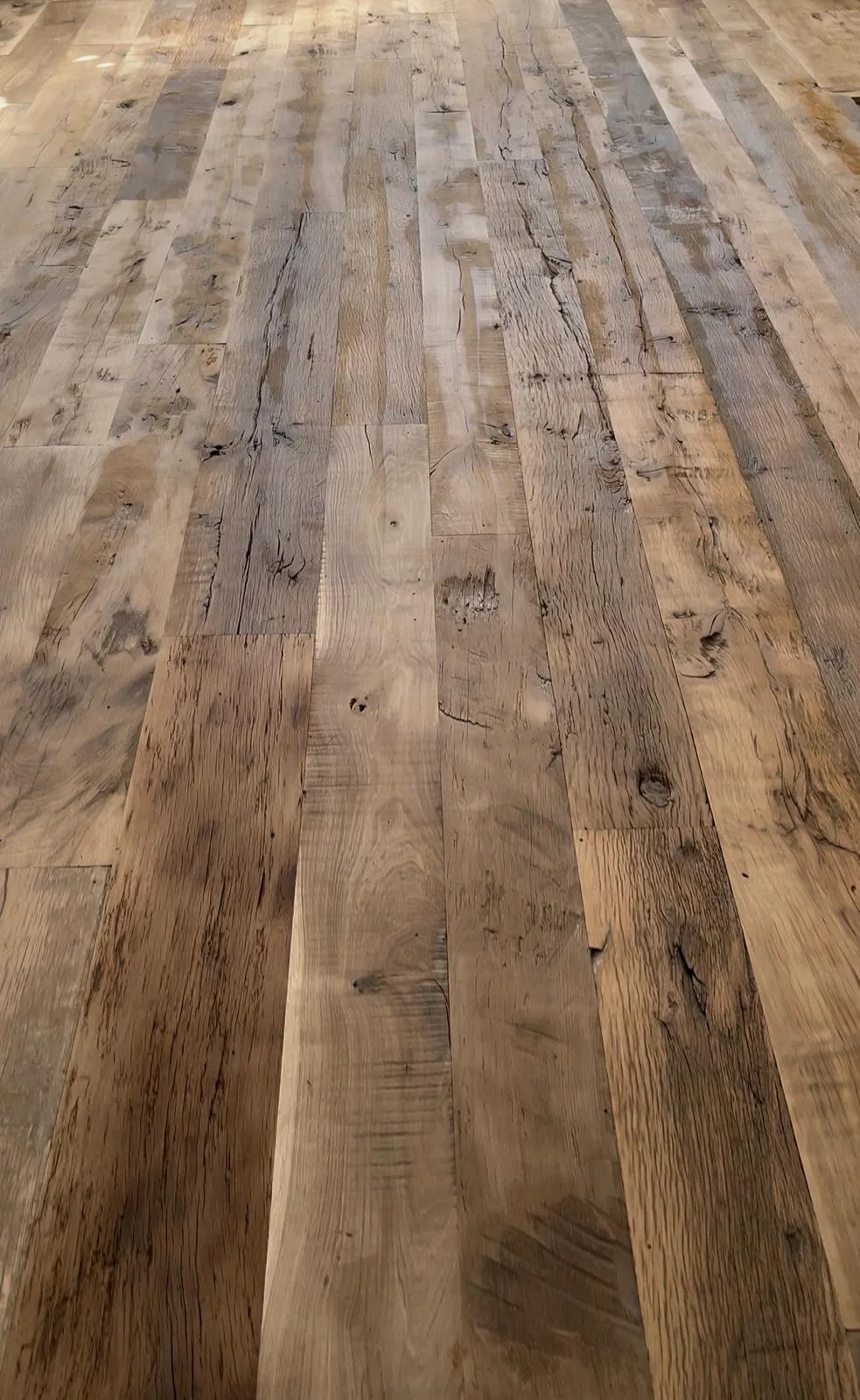 Solid reclaimed oak - mix width plank